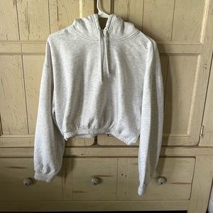 H&M Cropped Hoodie Size: M